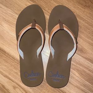 Cushion Reef Sandals